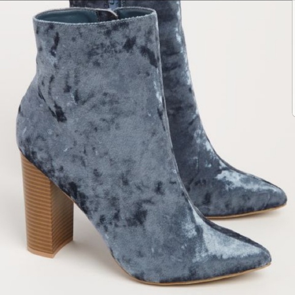 Blue Crushed Velvet Pointed Toe Heeled Boo… - Picture 5 of 6
